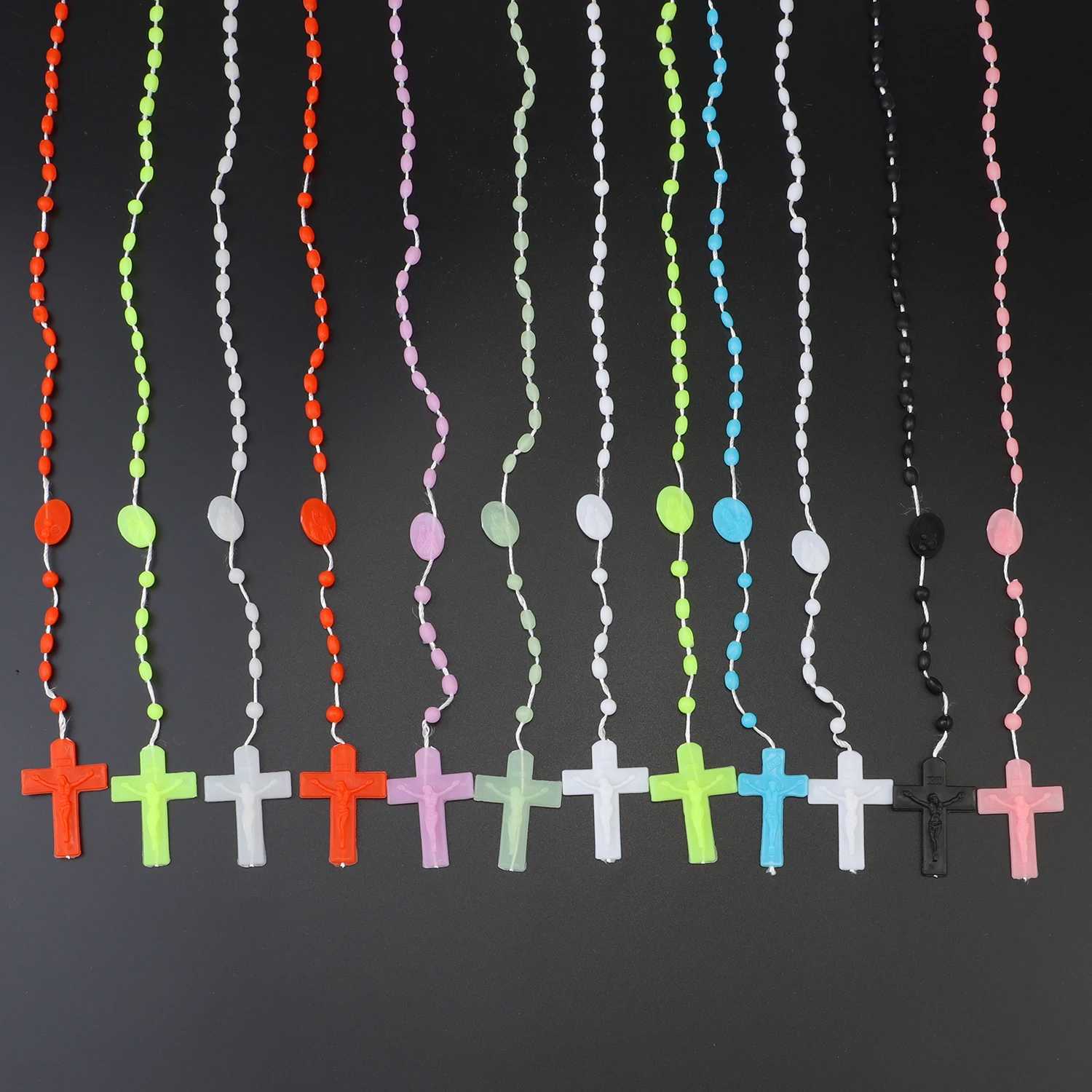 Colliers pendentifs 12 pièces usine chapelets multicolores lueur collier en plastique chapelet perles collier lumineux catholicisme prière bijoux religieux 240330