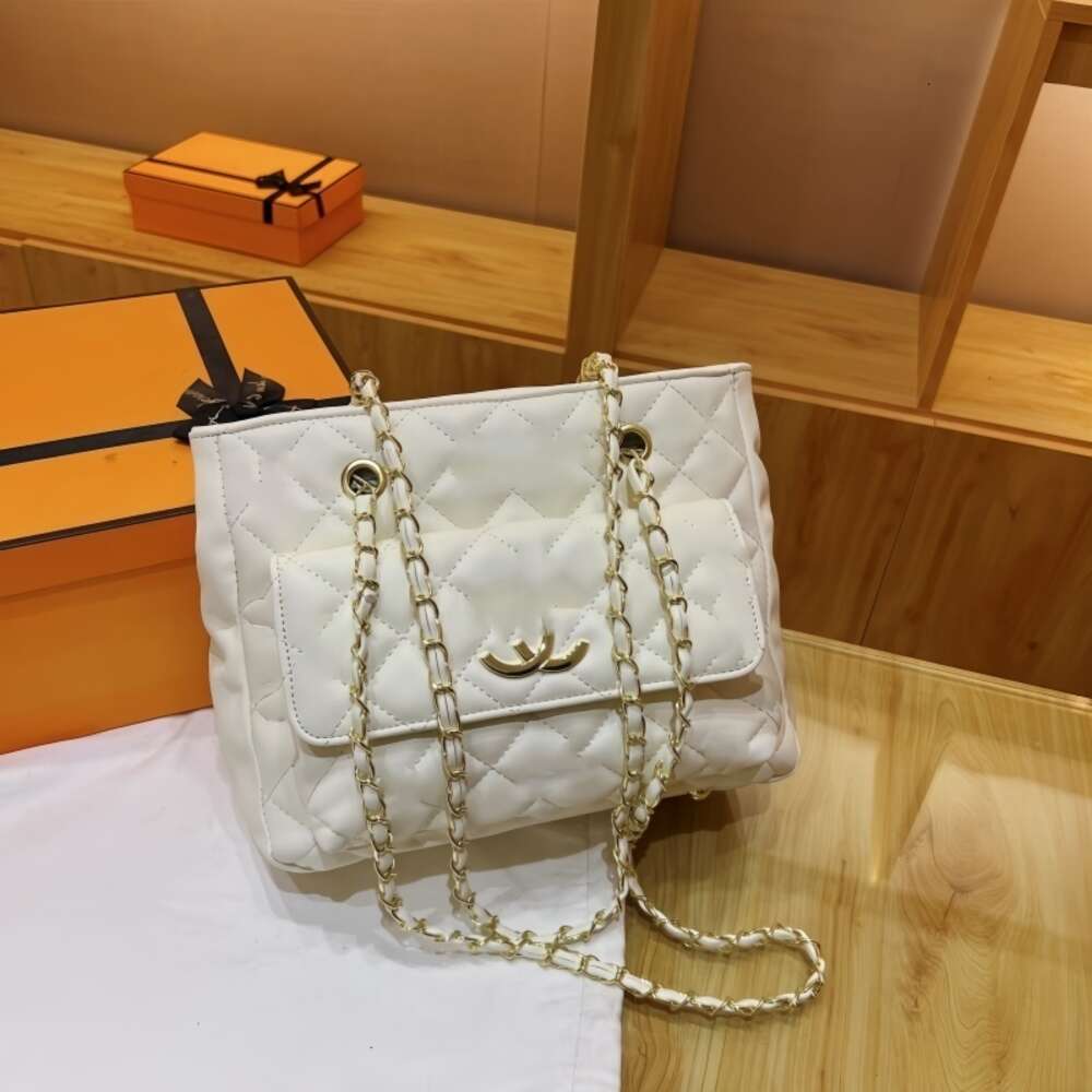 Leather Handbag Designer Sells Branded Women's Bags at 50% Discount u Family Bag Womens New Fashion Small One Shoulder Chain Crossbody