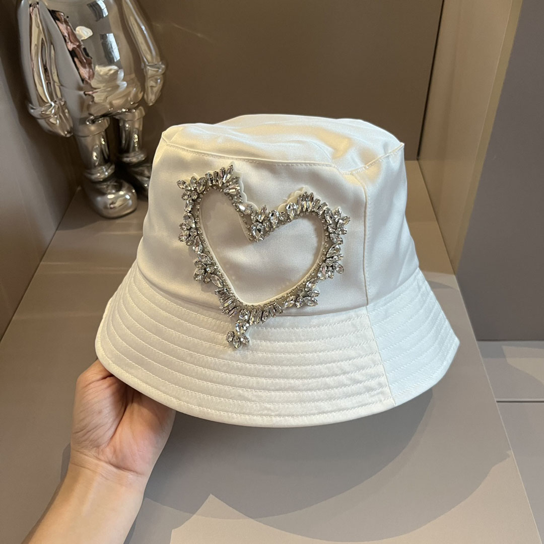 Love Water Diamond Beach Hat Duże brzegi przeciwsłoneczne Czarno -białe dwa kolorowe designerskie hat habit heavy Wysoka jakość HATS Fisherman Hats