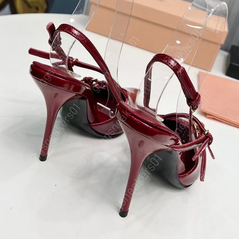 Designer kvinnor patent läder slingbacks med spännen 100 mm pumpar spetsiga tår stiletto häl fest klänning skor ankel remmen begrava höga klackar lyxklänningskor