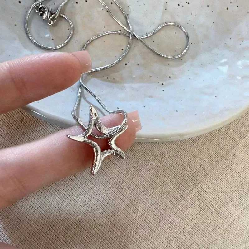 Pendant Necklaces Fashion Y2K Punk Irregular Hollow Star Pendant Necklace Girls Hip Hop Street Simple Metal Necklace Women Trendy Jewelry Gifts