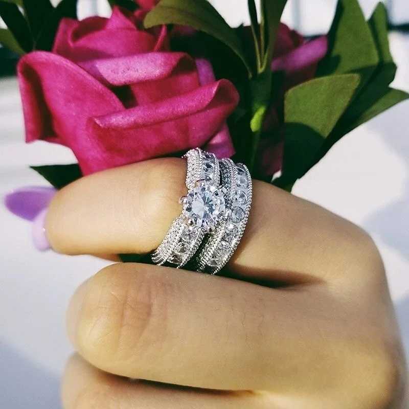 bagues de mariage exquise Nouveau design argenté couleurs zircon anneau de mariage ensemble pour les femmes de fiançailles