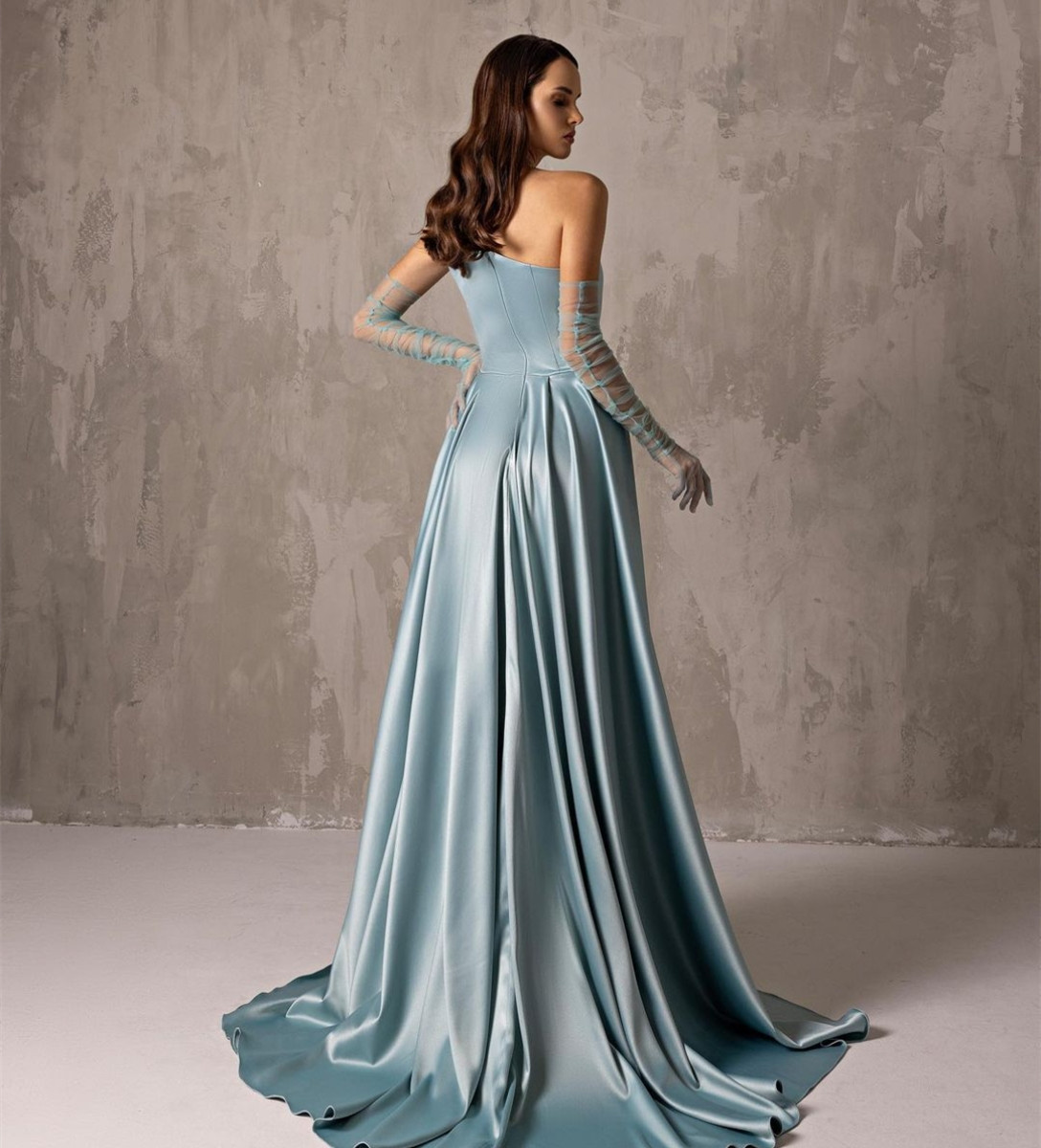 Élégant long robes de soirée en satin bleu satin satin sirène sirène sans bretelles à glissement plissé arrière de trains de bal de bal robe de soirée robe de fête formelle pour femmes