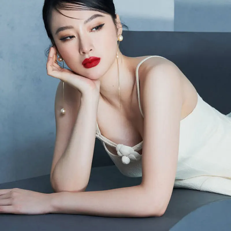 2023 Damesjurk slanke schouder Vietnamese designer de nieuwe diagonale schouder gebreide beroemde cocktailjurk damesjurk