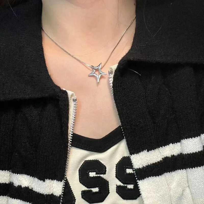 Pendant Necklaces Fashion Y2K Punk Irregular Hollow Star Pendant Necklace Girls Hip Hop Street Simple Metal Necklace Women Trendy Jewelry Gifts