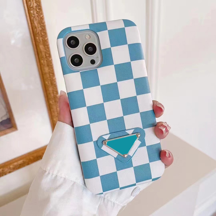 Checkerboard Plaid Leder Telefonhülle für iPhone 12 13 Mini 14 11 Pro XR X XS Max Metal Dreieck Logo für Apple 7 8 Plus Cover