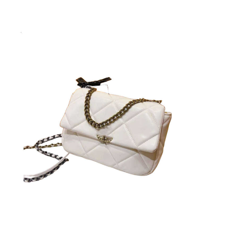 the Store Sells Crossbody Bags Cheaply 2024 New Light Luxury Sheepskin Lingge Chain Bag Versatile One Shoulder Womens