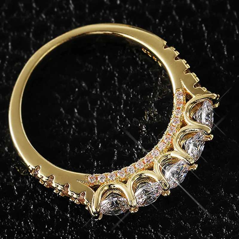 Wedding Rings Huitan Simple Design Women Party Finger-rings Brilliant Round Cubic Zirconia Gold Color Versatile Accessories Statement Jewelry