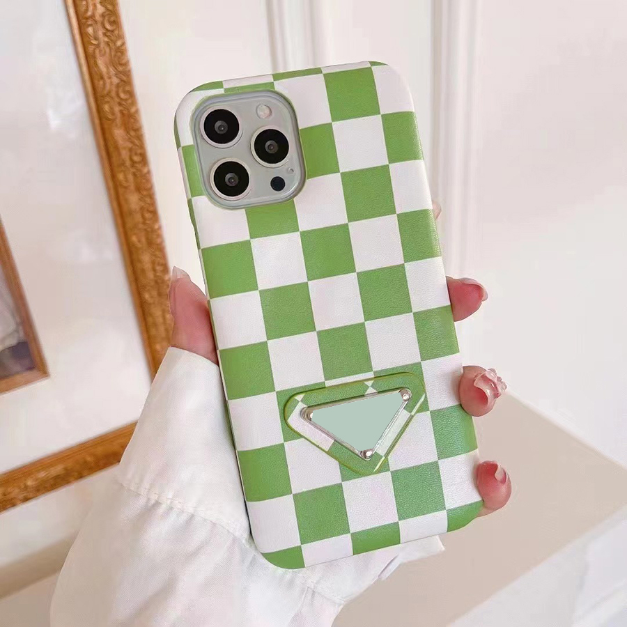 Checkerboard Plaid Leder Telefonhülle für iPhone 12 13 Mini 14 11 Pro XR X XS Max Metal Dreieck Logo für Apple 7 8 Plus Cover