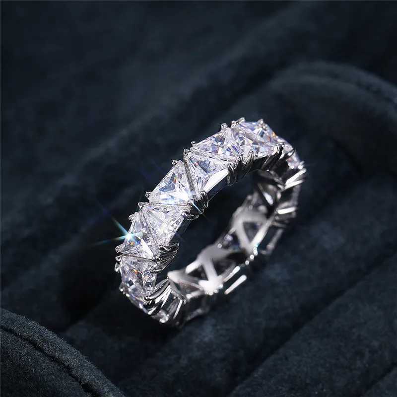 ウェディングリングHuitan Luxury Wedding Band Promise Rings for Womenユニークな三角形のCubic Zirconia Design Top Quality New Trendy Jewelry Dropship