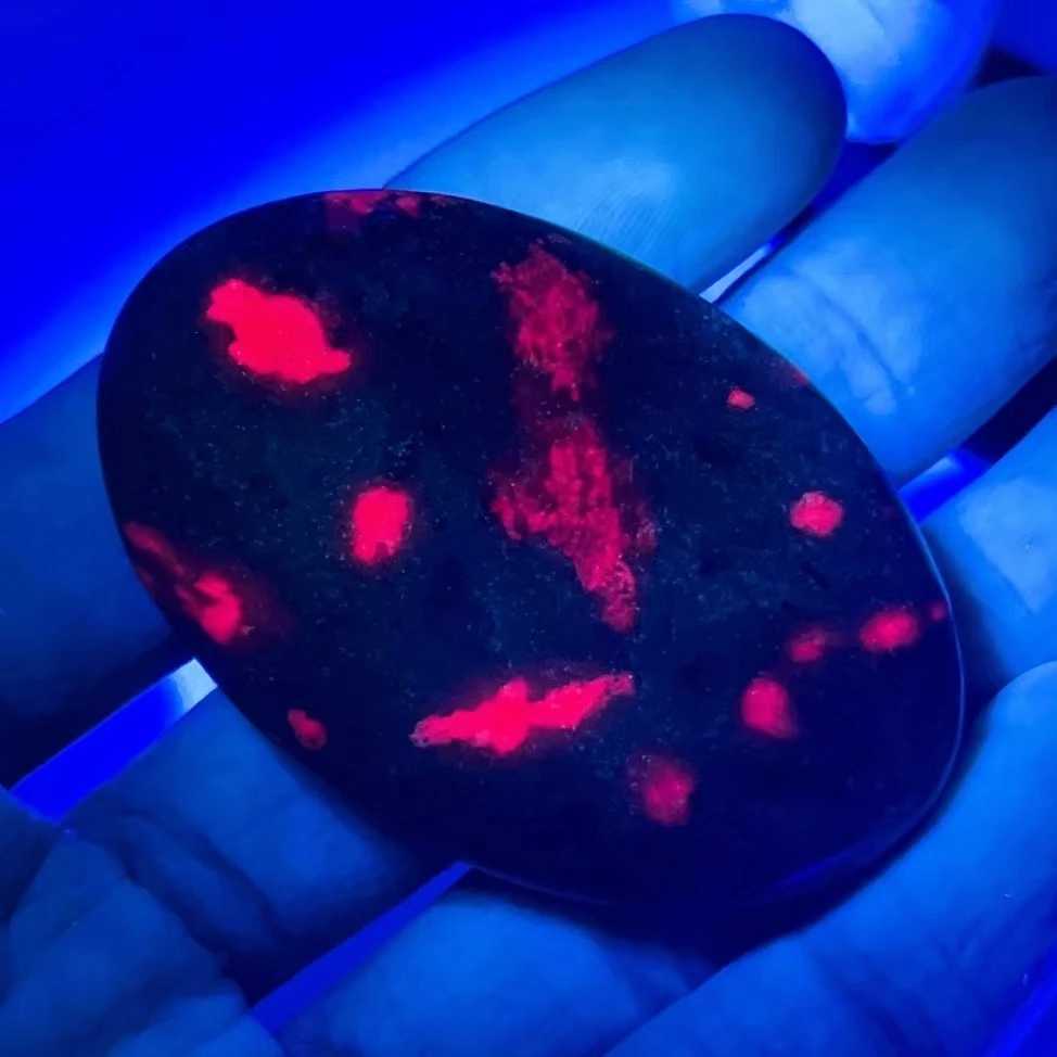 Massage Stones Rocks 55 mm Natural Ruby Ziosite Hot Compress Masage Palm Stone Crystal Energy Reiki Guérison Pouetteur Toy Decor Home Decor Ellipse Gift 240403