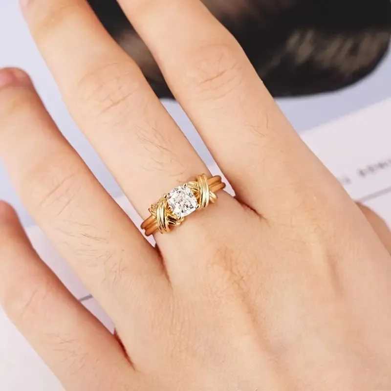 Wedding Rings Huitan New Modern Fashion Design Women Rings with Round/Cushion Cubic Zircon Cross Shape Statement Wedding Bands Female Jewelry