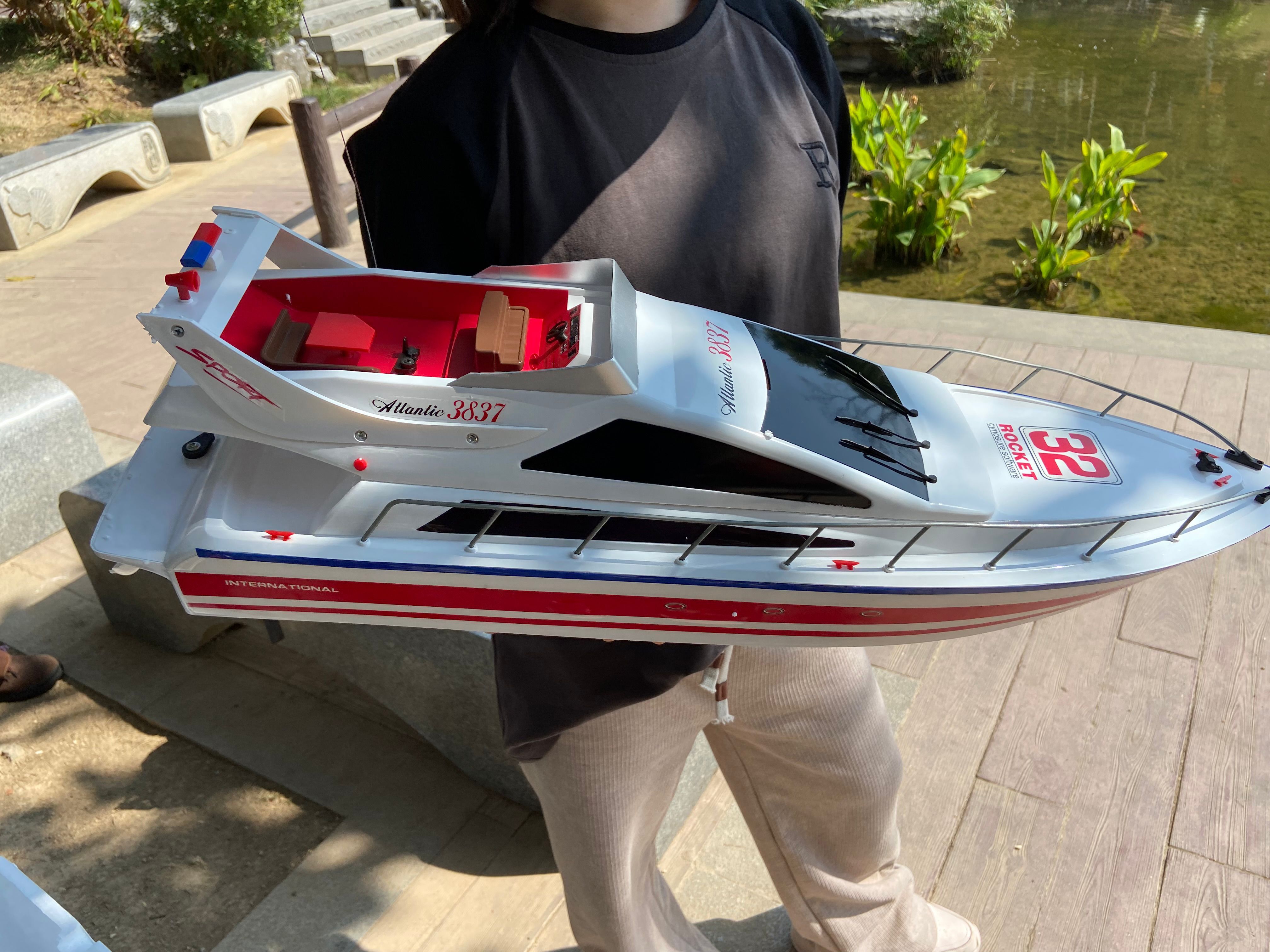 Super large remote control yacht 2.4G remote control ship model driven by two motors 70CM 27.5 inches large hull outdoor lakes