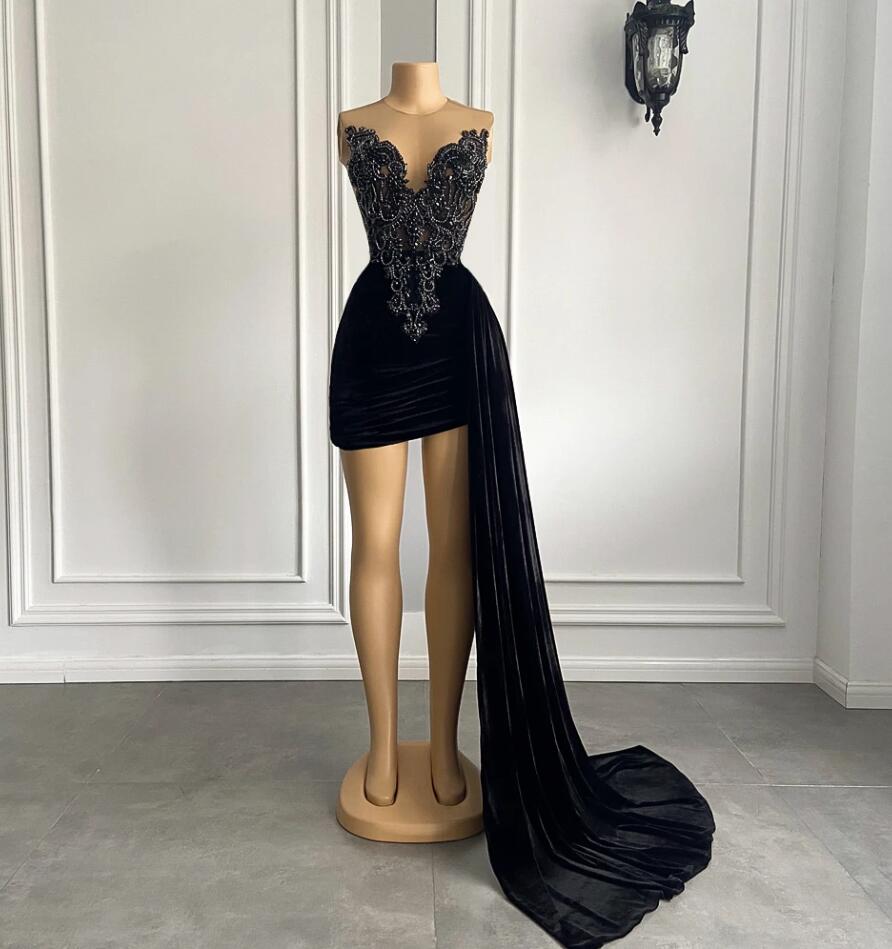 2024 Black Sheer Mesh Crew Neck Beaded Short Cocktail Dresses Women Velvet Ruched Homecoming Gowns Prom Dresses With Side Train 0403