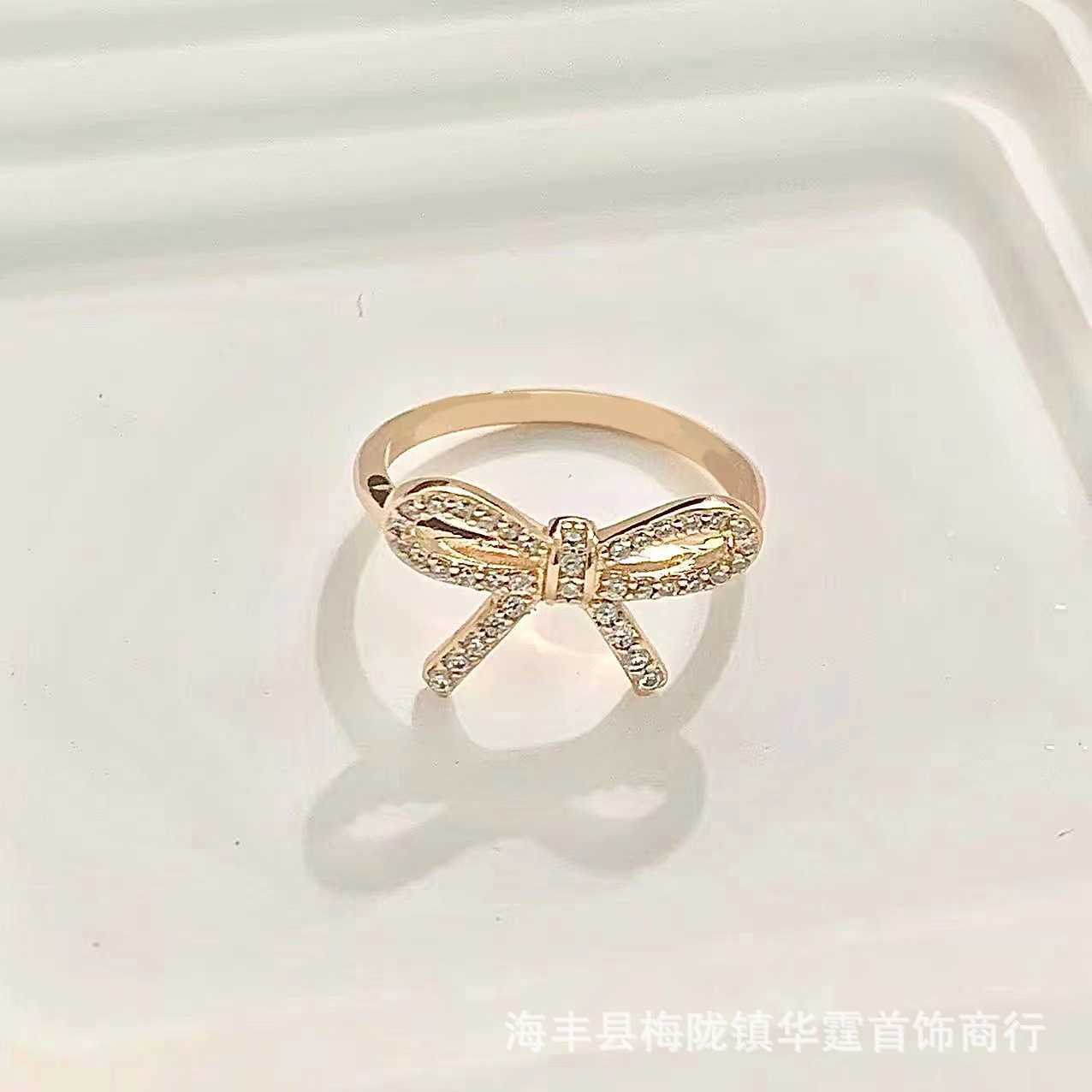 Designer original Tiffays Full Diamond Bow Ring Version Personalized Light Luxury Style Small Design Hollow out Butterfly Mesh Red Same