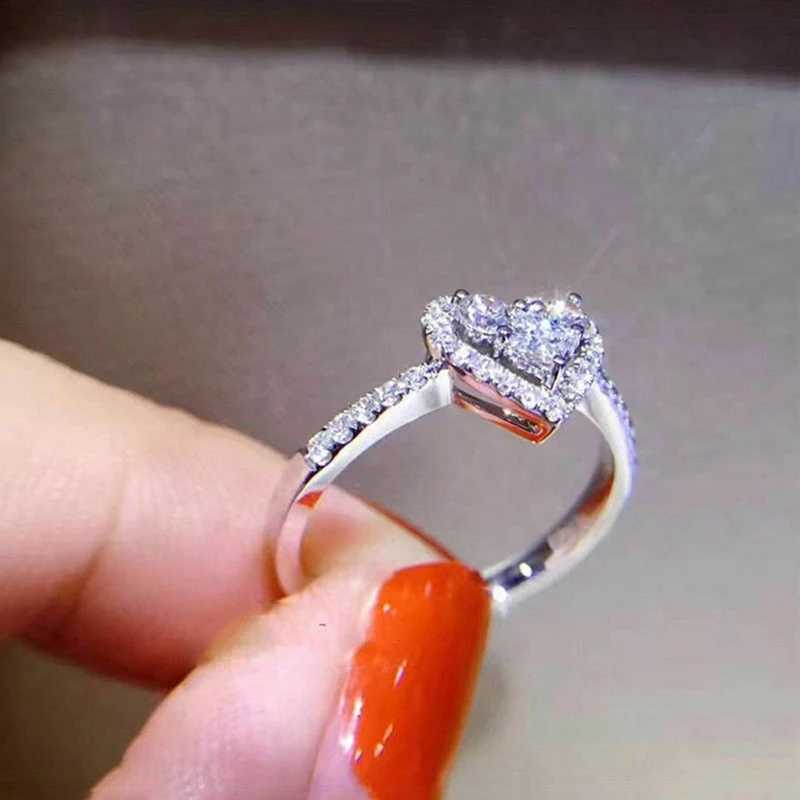 Wedding Rings Huitan Novel Design Heart Shaped Women Rings Silver Color Brilliant White CZ Stone Stylish Accessories for Party Fashion Jewelry