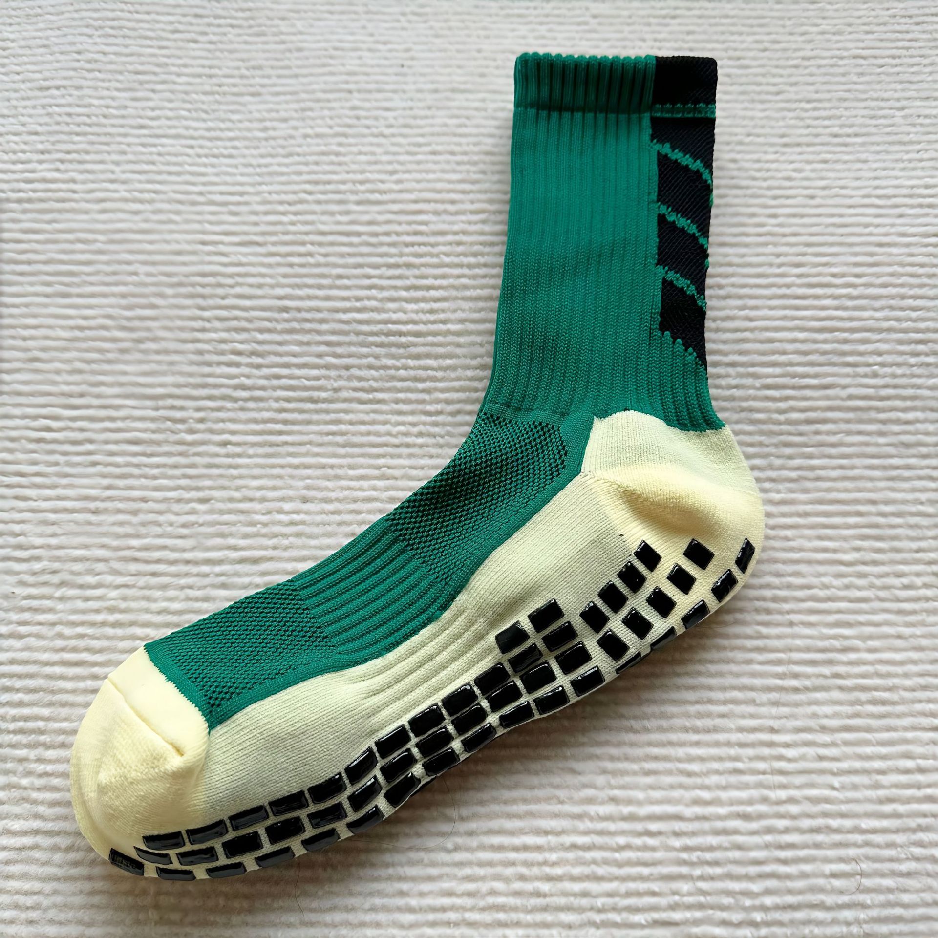 Chaussettes de football pour hommes et femmes chaussettes sportives non glissées en silicone au bas de basket-ball de basket-ball de basket-ball