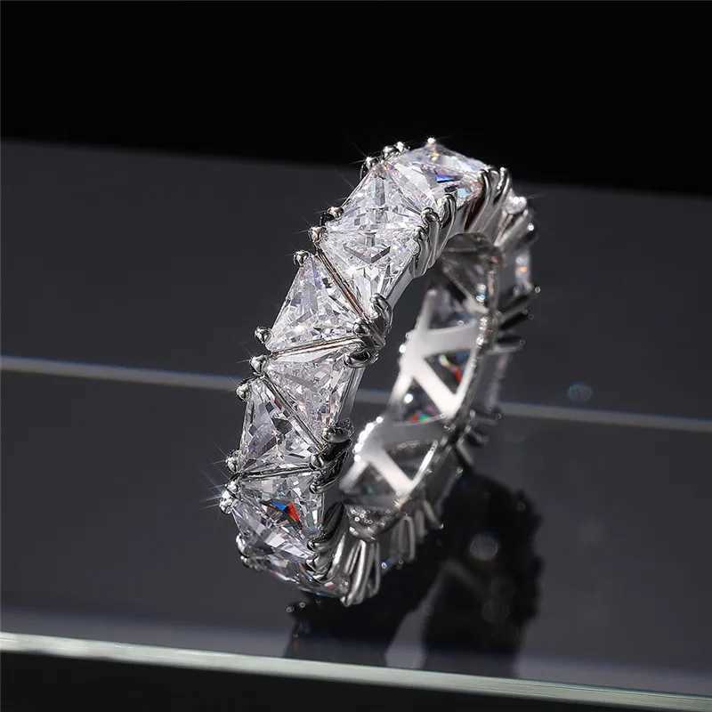 ウェディングリングHuitan Luxury Wedding Band Promise Rings for Womenユニークな三角形のCubic Zirconia Design Top Quality New Trendy Jewelry Dropship