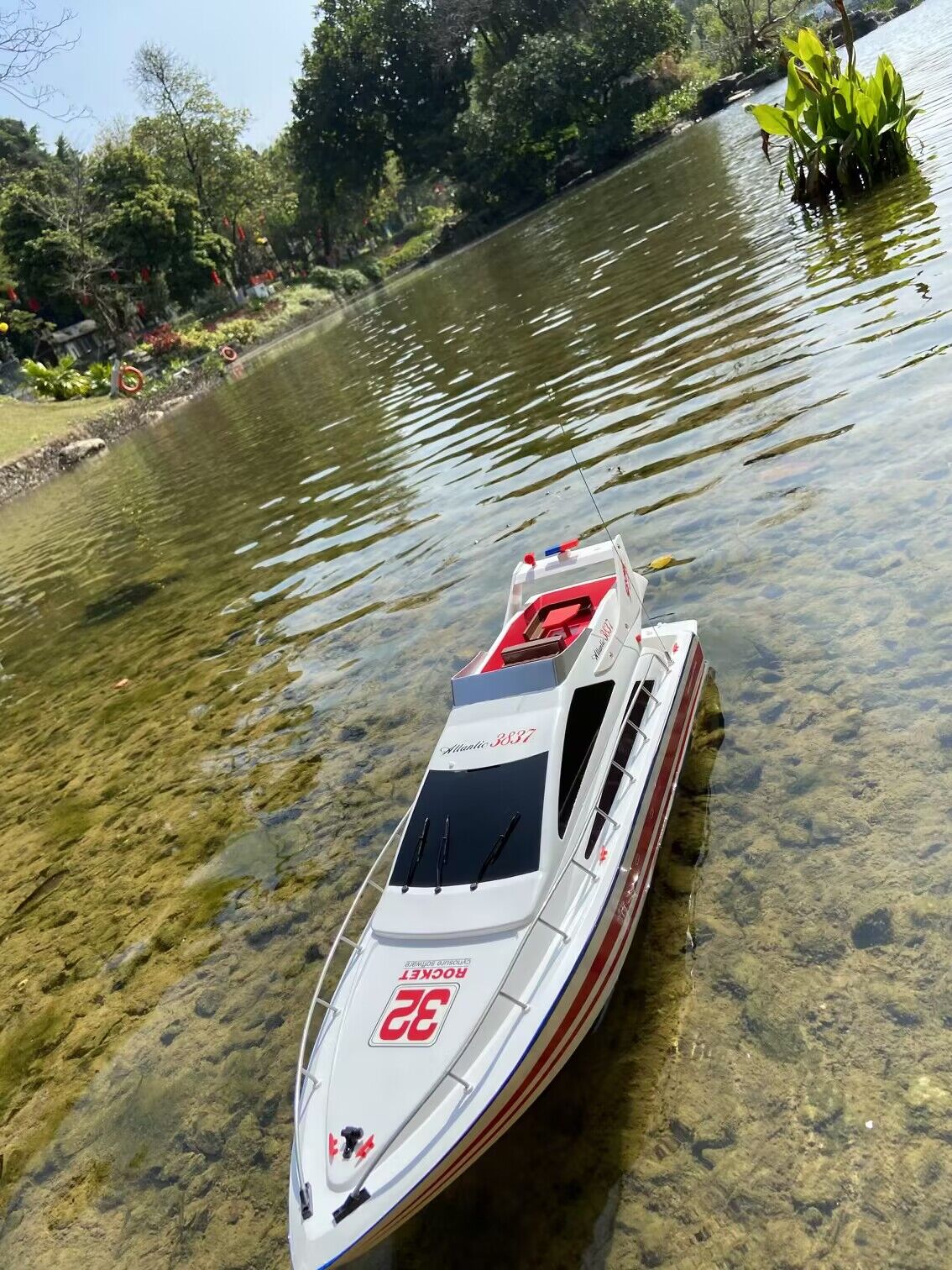 Super large remote control yacht 2.4G remote control ship model driven by two motors 70CM 27.5 inches large hull outdoor lakes