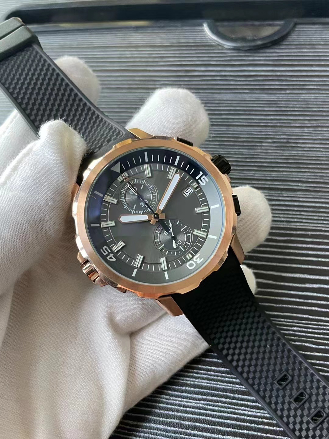 AAA+ heren Ocean Diving Sports Watch Chronograph Japanse kwarts beweging Watch Waterdicht Sapphire Glass hebben roségoud roestvrij staal en rubberen riemen kiezen