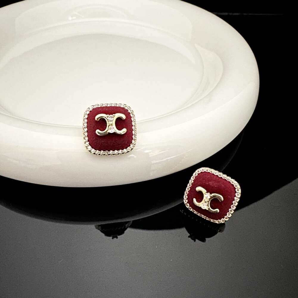 Vine Red Veet Square Letter Sadded Diamond pour les femmes en automne, nouveau design sucré, lumière et boucles d'oreilles