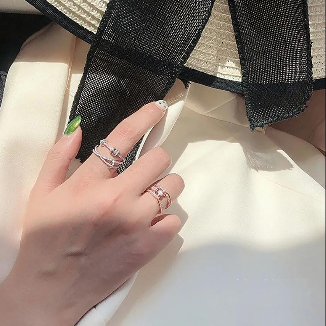 Luxurys Desingers Diamond Ring Woman Fashion pekfinger Ring kvinnlig mode 925 Sterling Silver Ins Trendy Time to Run Internet Celebrity Ring Elegant Nice Pretty