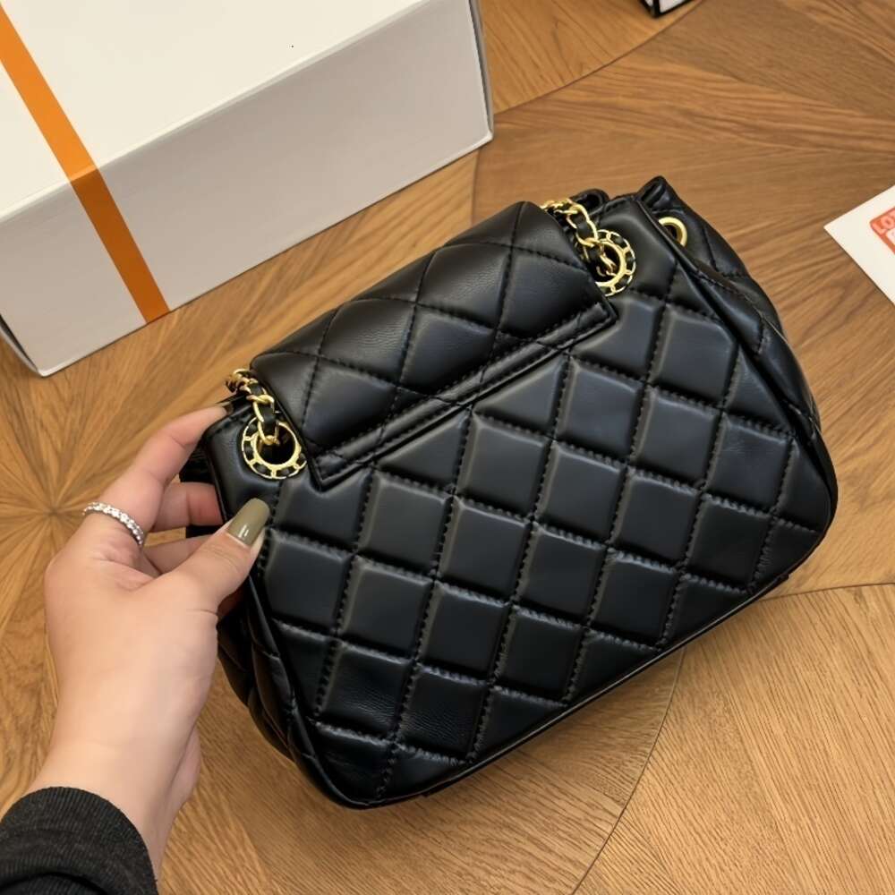 O designer de bolsa de couro vende novas bolsas femininas a 50% de desconto alto para mulheres da moda Small Square Bag Versátil Corrente de ombro único