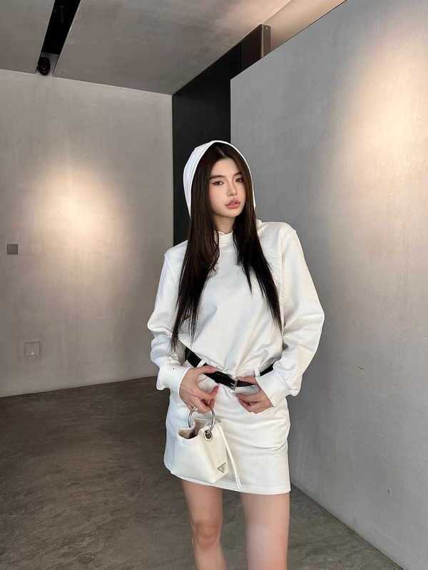 Basic & Casual Dresses Designer Brand 2024 Early Spring New Product Triangle Hooded Color Matching Belt, Waistband, Cool and Versatile Hoodie Dress GTCG