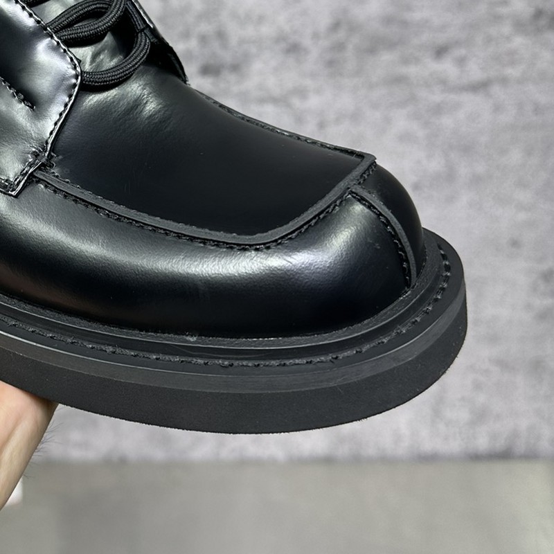 Zapatos de cuero de cordones informales para hombres Tipo de plataforma Cuadrada Tipo de plataforma Marca de metal Tacón grueso sin deslizamiento Sola