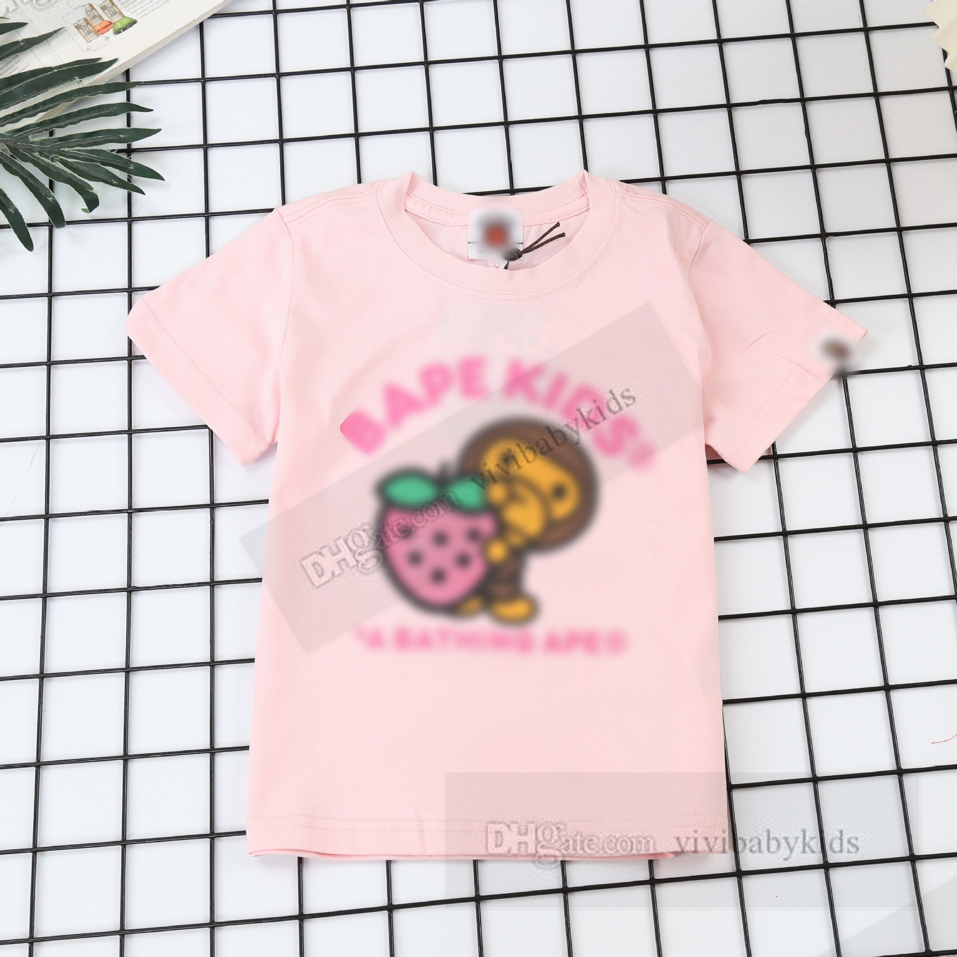 Kinder Cartoon T-Shirt Jungen Strawberry Affen Brief bedruckt kurze Ärmel Tees 2024 Kinder Designer Kleidung Sommer Mädchen Cotton Casual Tops Z7506