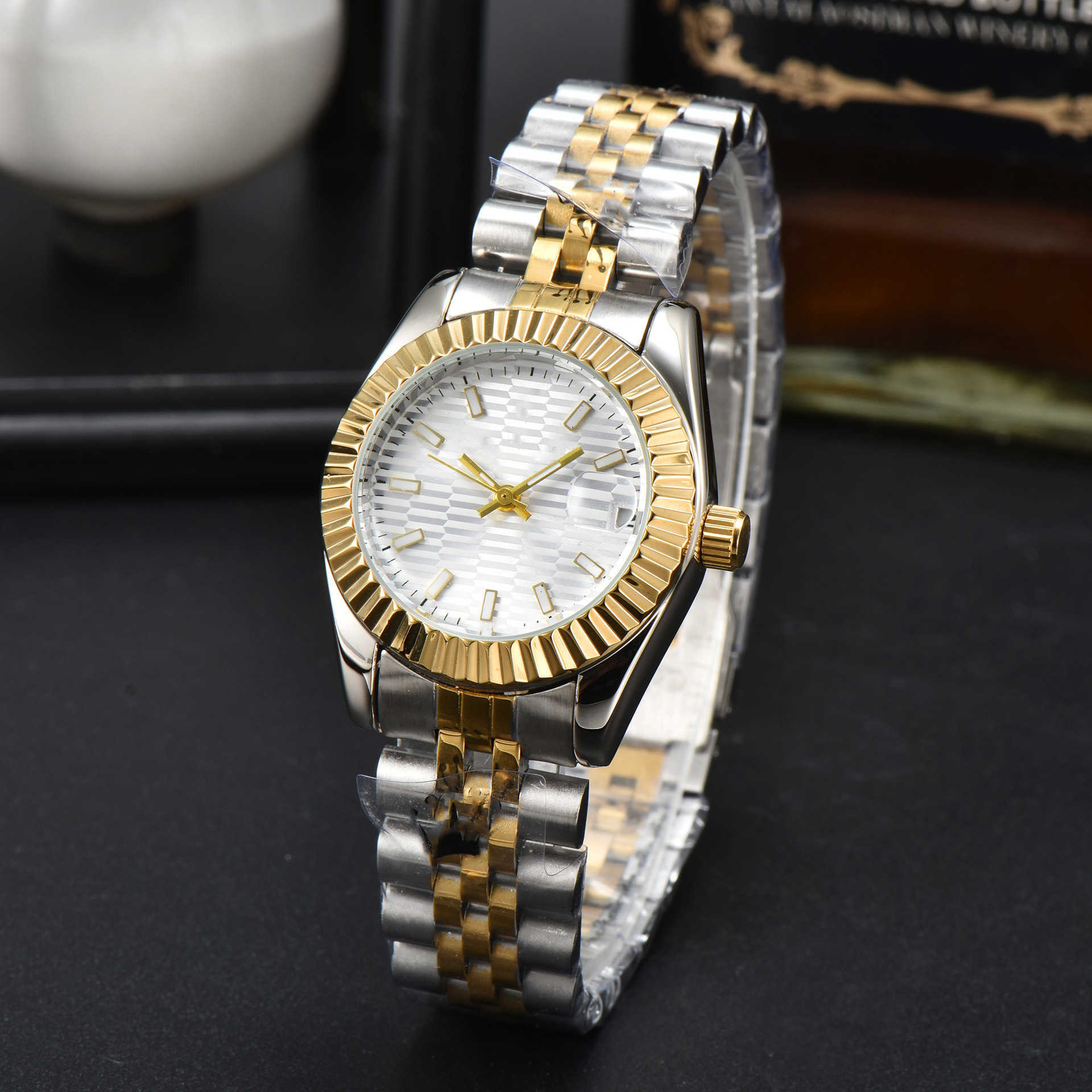 Designer Lao Family Quartz New Hot Selling Calender Night Glow Business Womens Watch