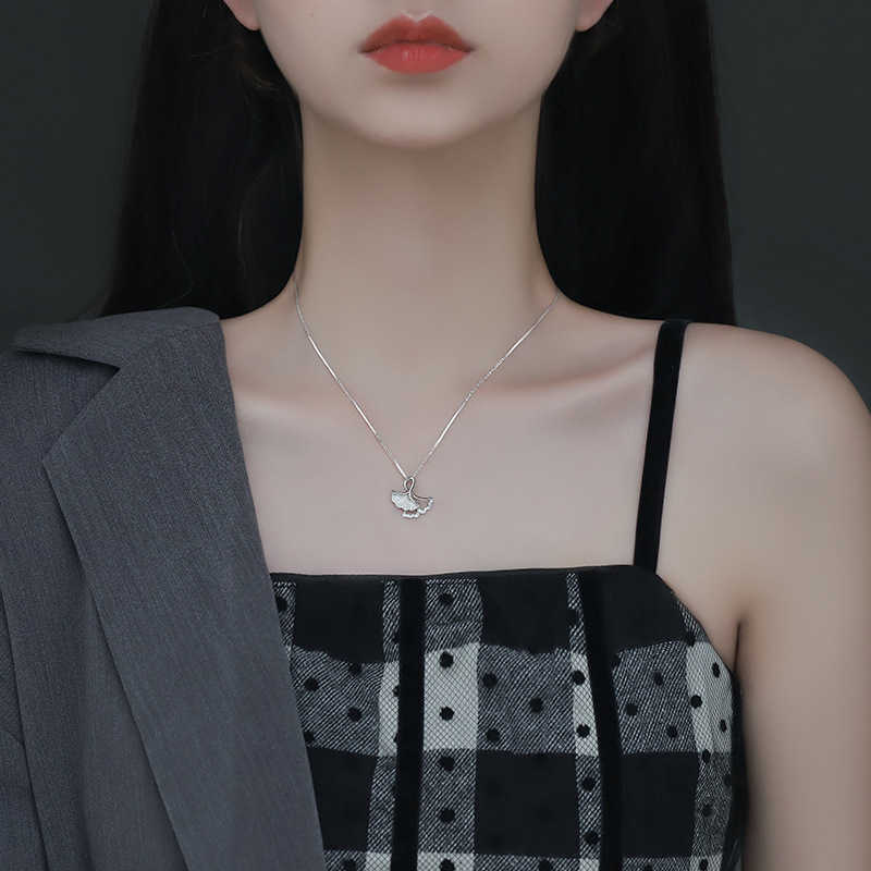 O colar feminino Xia Xianqi é versátil e não desaparece.É leve e luxuoso.A nova cadeia de clavícula de design simples de design em 2021