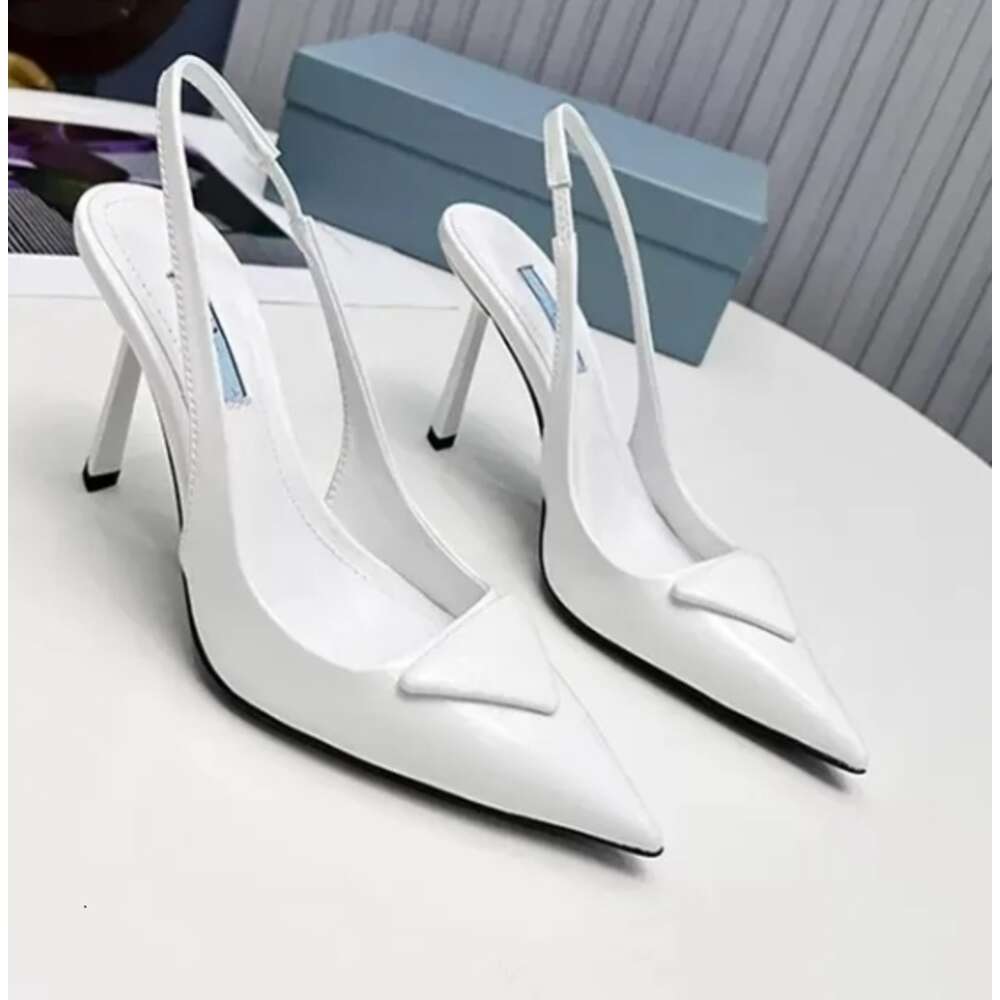 Dress Shoes Luxury Brands 2024 Designer Sandaal Hoge hakken Lage hak Zwart geborsteld Leather Slingback Pumps Zwart Wit Patent Leer 35-40 Fashion Shoes 47577