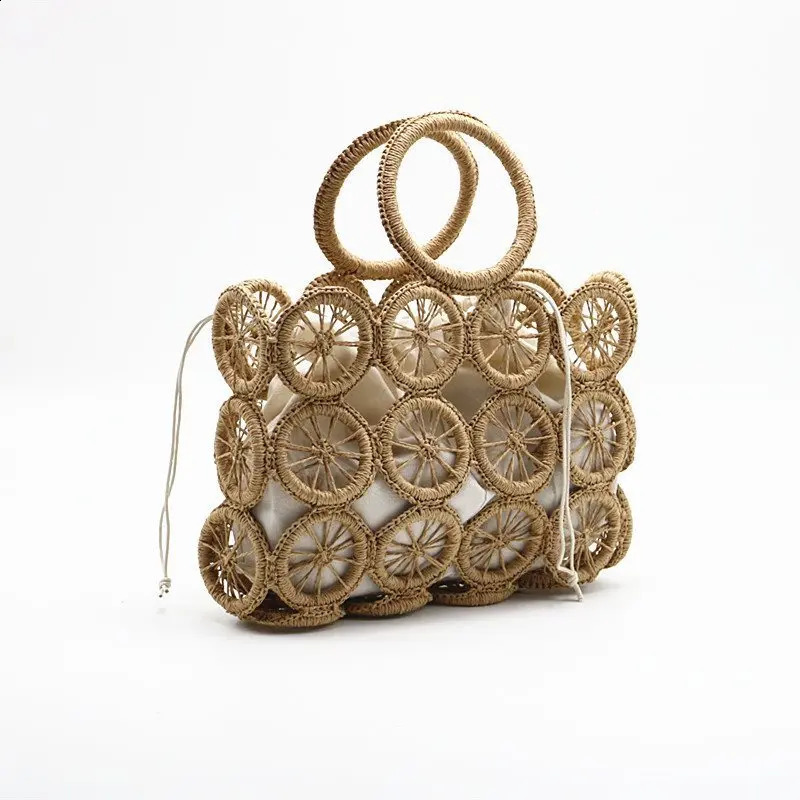 Mode Rattan Hollow Straw Bags Wicker Woven Women Handgjorda handväskor Summer Beach Travel Shoule Lady Bali Purses 240322