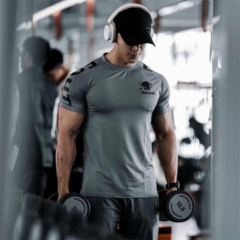 T-shirts masculins T-shirts pour hommes Nouveaux sports d'été Fitness Fitness rapide Dry respirant élastique Gym de gymnase de basket-ball de basket-ball