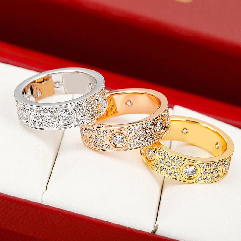 Vendre Classic 925 Silver Silver Threerow Diamond Couple d'anneau de la mode Tempérament de mode de luxe Bijoux de bijoux 240401