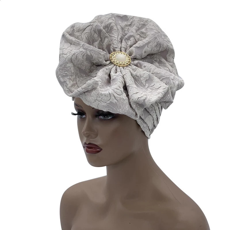 Femmes à la mode Big Flower Turban Hat Fashion Muslim Hijab Caps Diamants Diamants Head Wrap Dames Bandana CHEMO CAP Africain Hat 240403