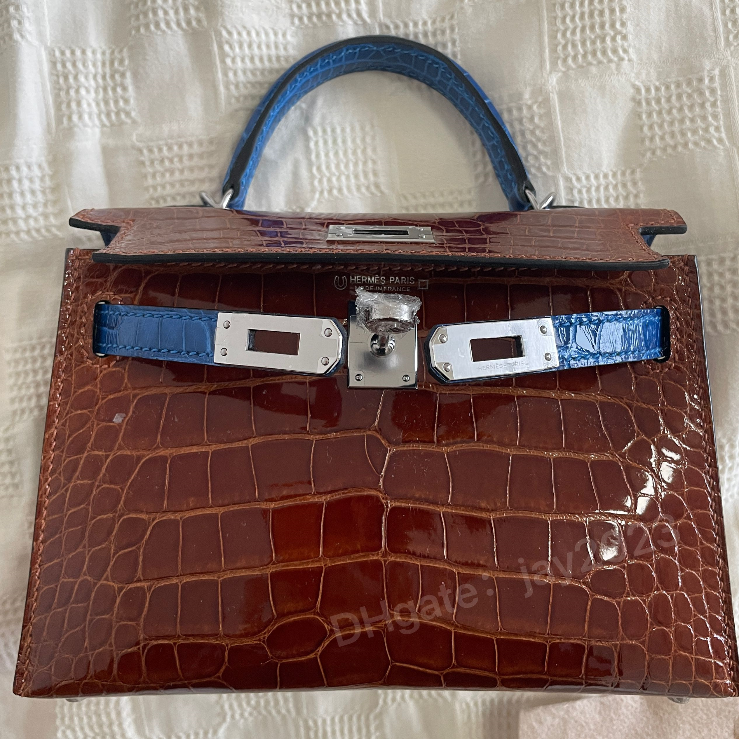 10s Helt handgjorda tygväska Designer Bag Classic Luxury Clamshell Touch 19cm Importerat Leather America Crocodile Color Contrast Exquisite Beeswax Thread Handgjorda handgjorda