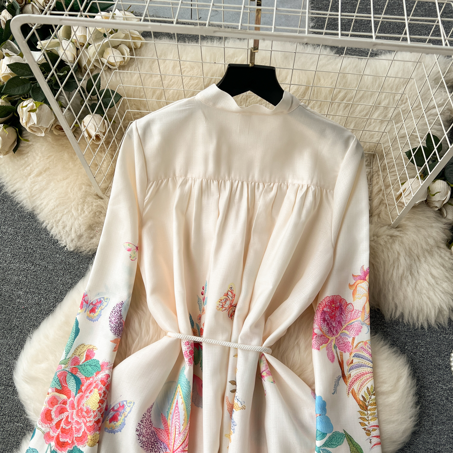 Grundläggande casual klänningar 2024 Elegant underbar blommor Bohemisk klänning Kvinnor Bow Collar Long Lantern Sleeve Floral Print Belt Linen Long Vestidos kläder