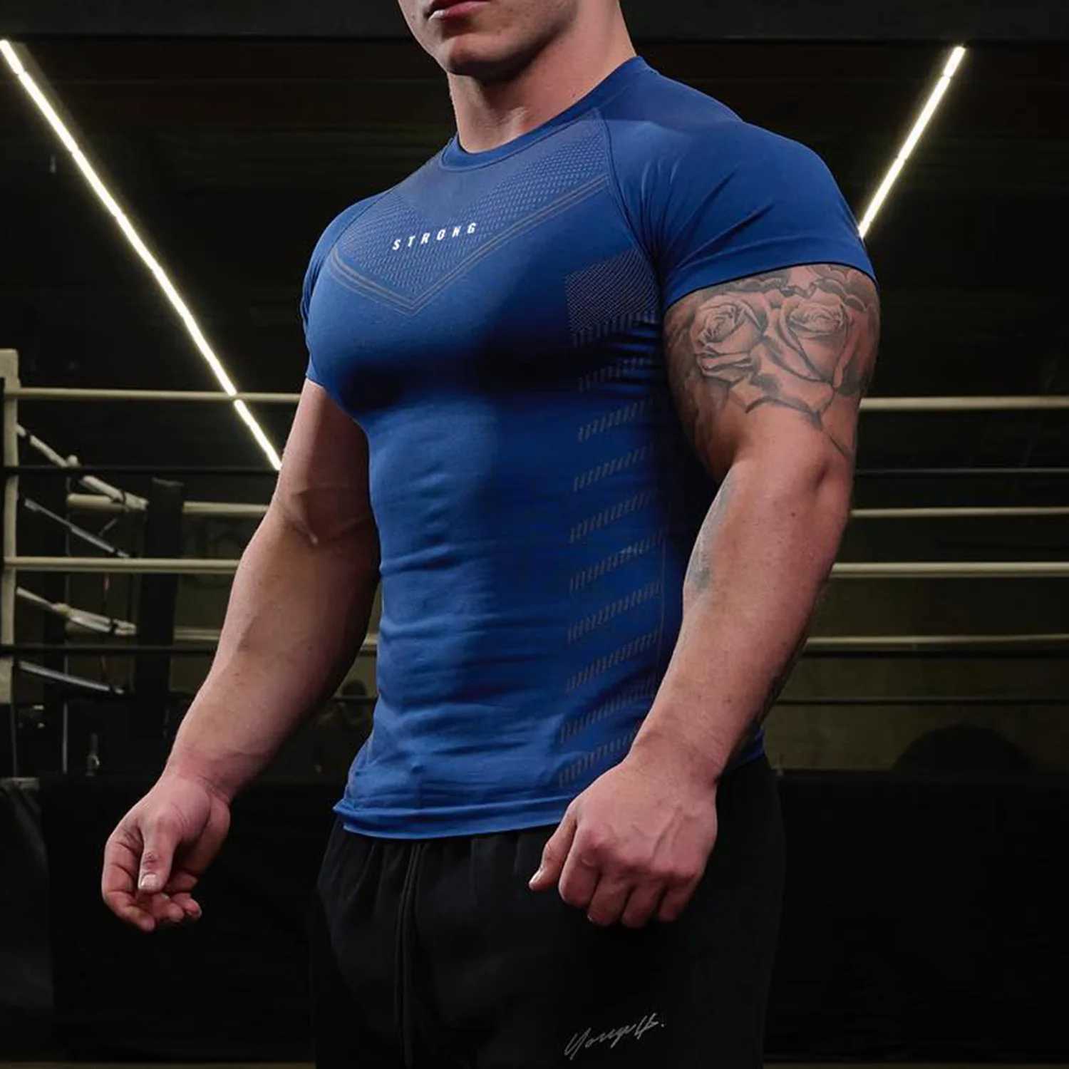 Men's T-Shirts New Men Gym T-shirt High elasticity bodybuilding fitness quick dry short sleeve mens sports Casual tops trend running T-shirt 240406