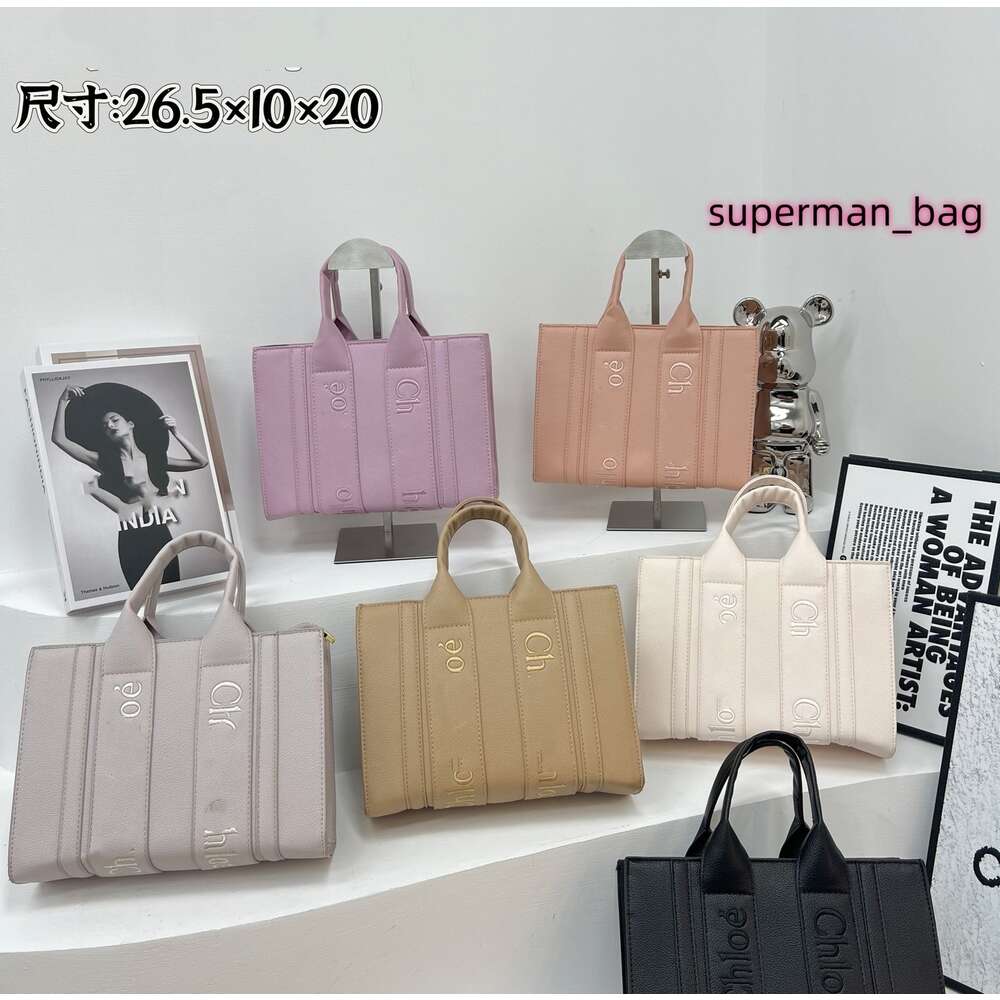 2024 Bolsas de grife feminino Bolsa de bolsa de bolsa de bolsas de compras de alta qualidade Bolsas de praia de nylon Bolsa de ombro de luxo Bolsa de viagem de luxo