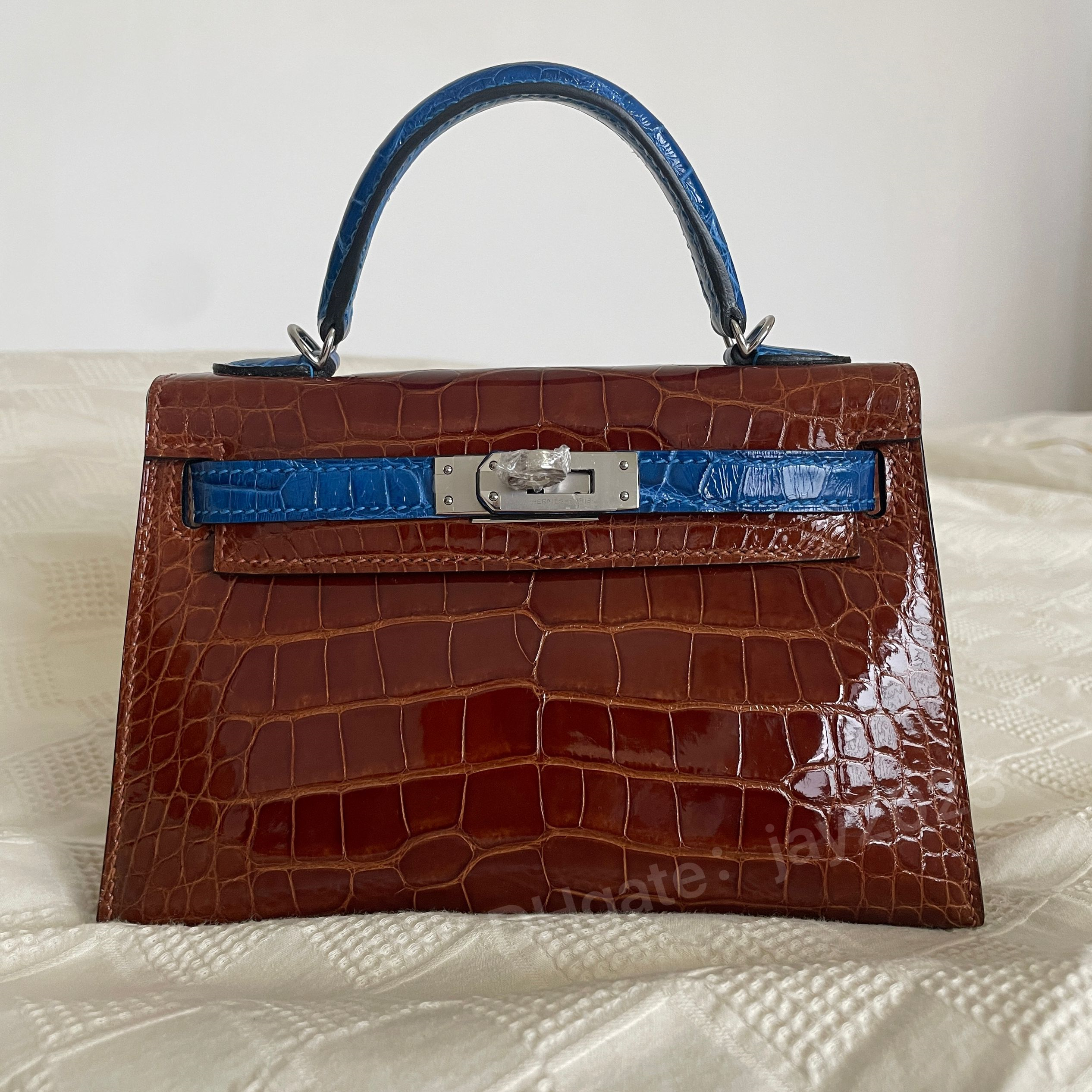 10s Helt handgjorda tygväska Designer Bag Classic Luxury Clamshell Touch 19cm Importerat Leather America Crocodile Color Contrast Exquisite Beeswax Thread Handgjorda handgjorda