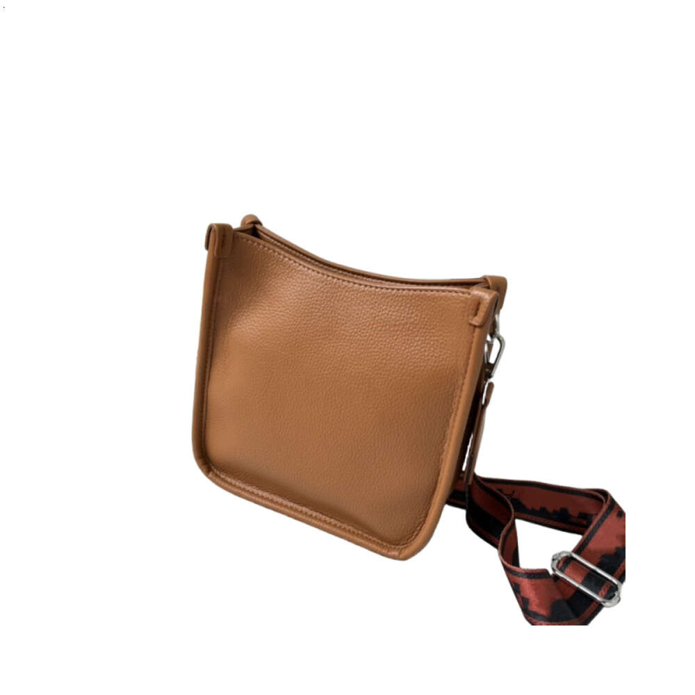 O designer de bolsa de couro vende bolsas femininas novas com 50% de desconto e bolsa crossbody bag nova ombro de grande capacidade para mulheres simples de moda simples