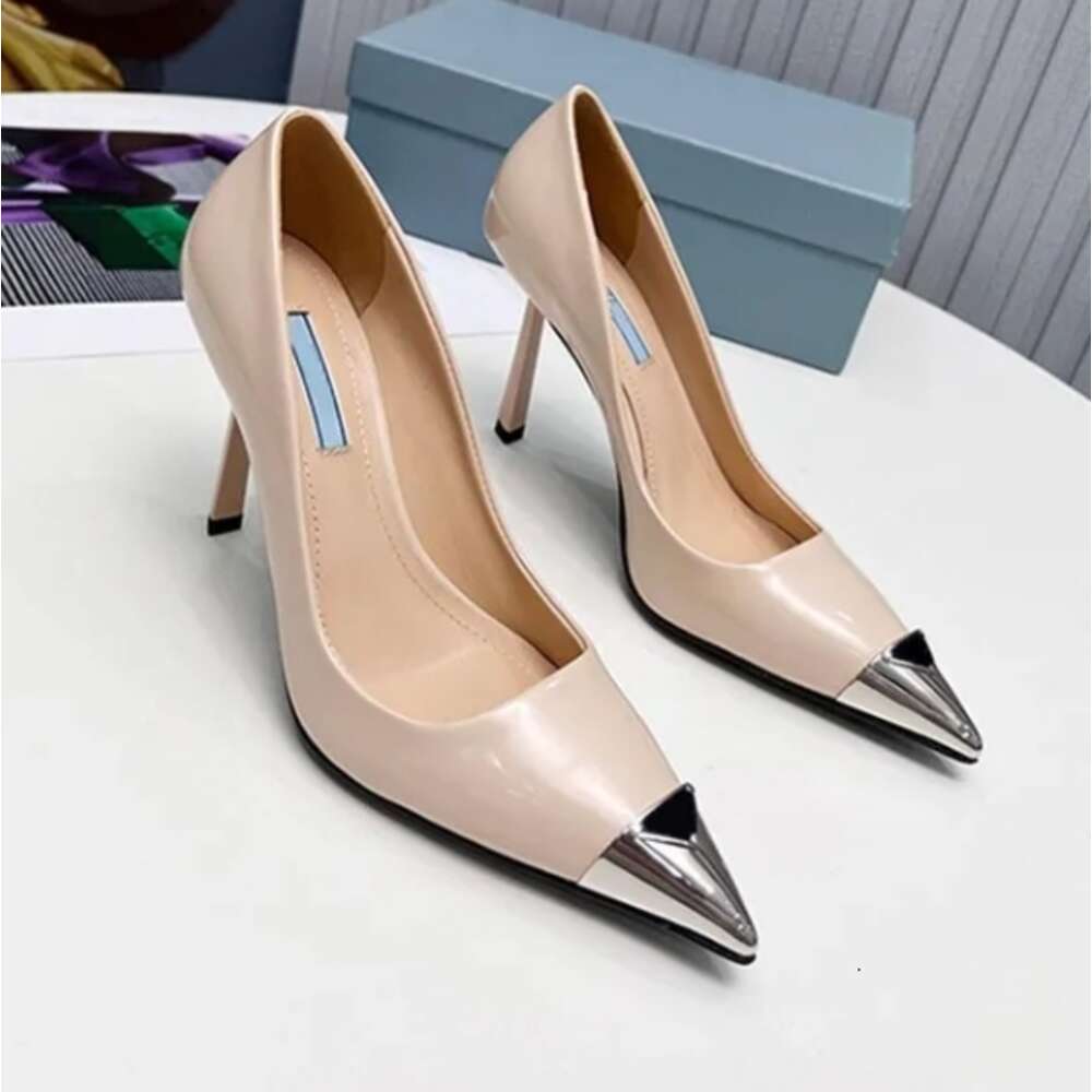 Dress Shoes Luxury Brands 2024 Designer Sandaal Hoge hakken Lage hak Black geborsteld Leather Slingback Pumps Zwart Wit Patent Leer 35-40 Fashion Shoes 3467775