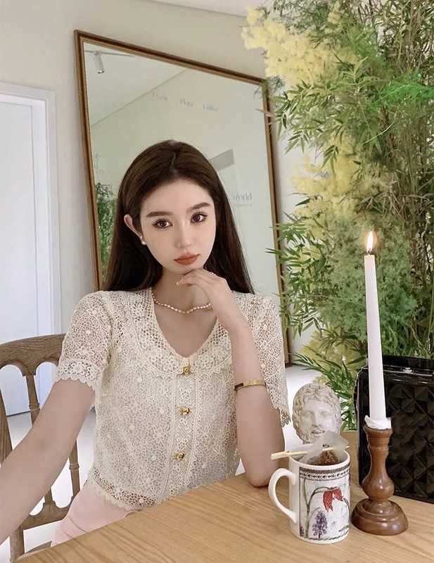 Women's T-Shirt designer Shenzhen Nanyou High end MIU Home Gentle and Pure Desire Style Pearl Button Decoration Apricot Flip Neck Short Lace Shirt OYFJ