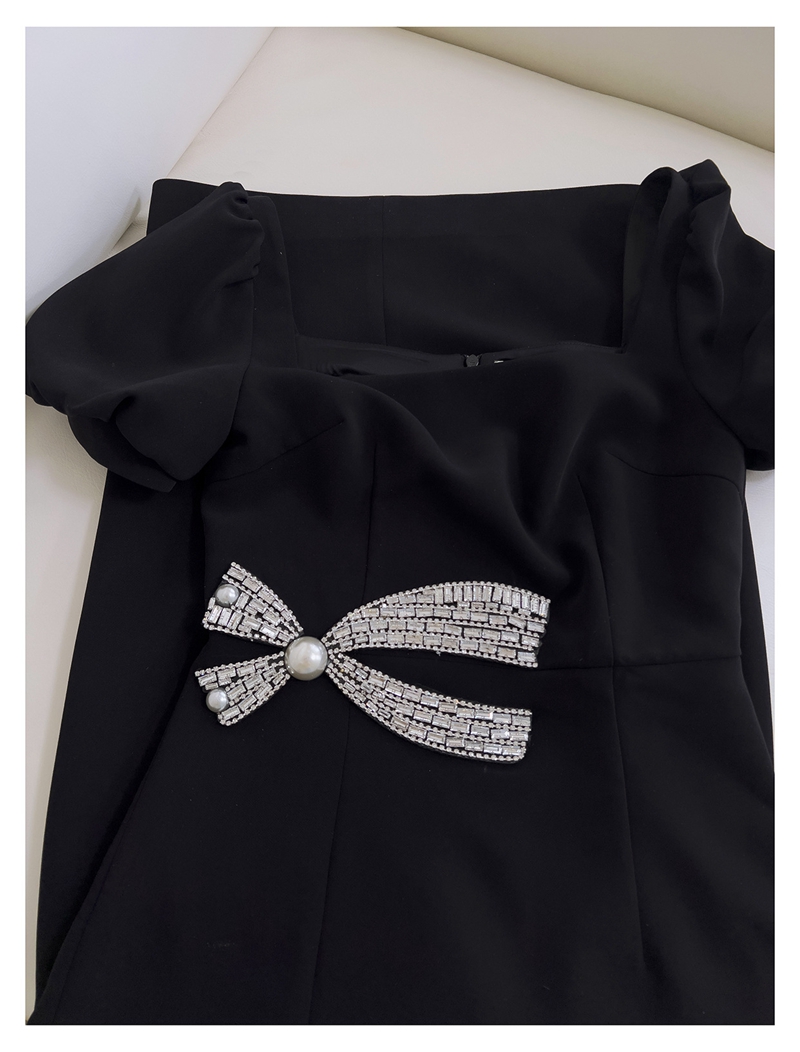 Frühling Sommer schwarzer farbiger Bug Perlen Perlen Kleid Puff Ärmeln Quadrathals -Strass Midi Casual Kleider J4m258471