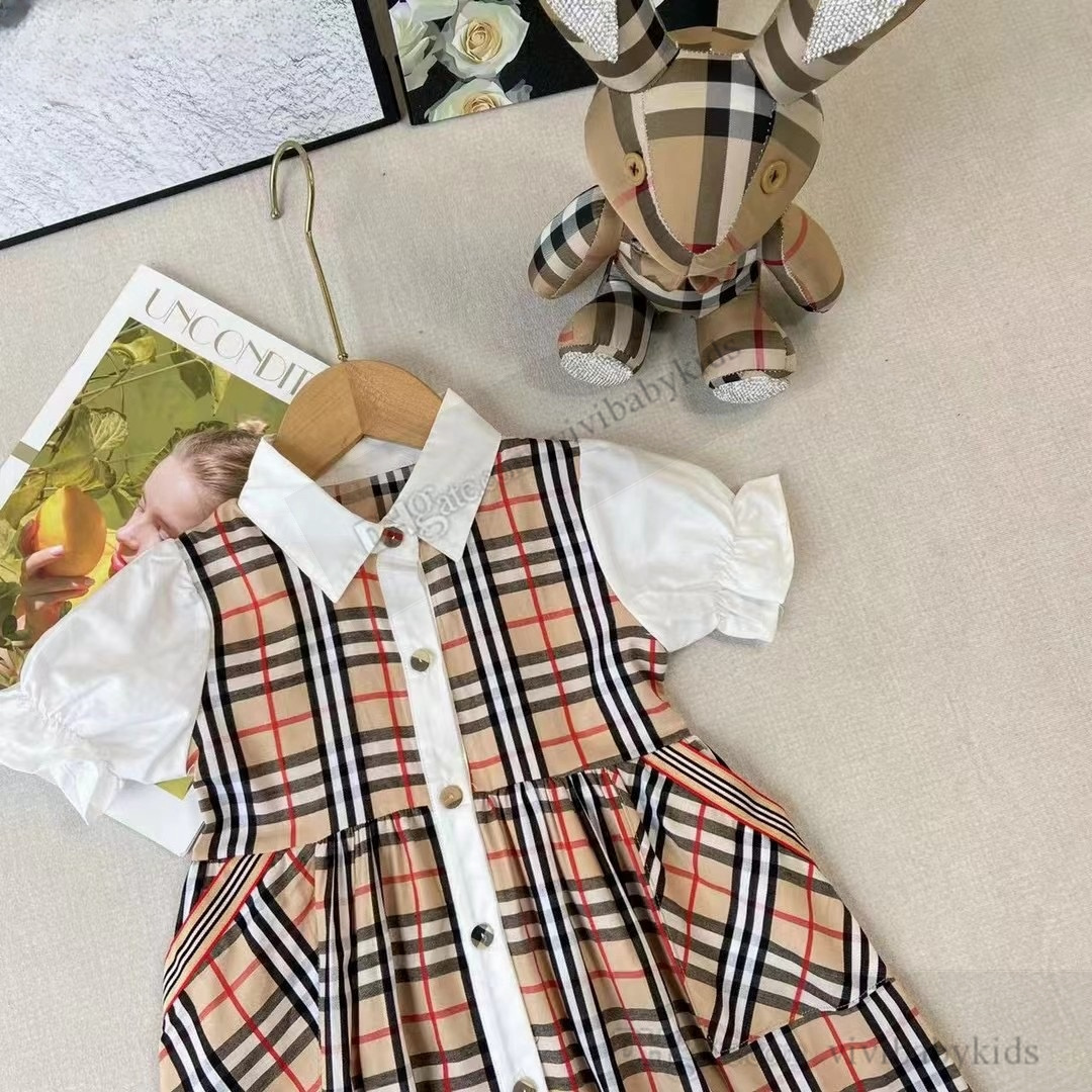 Preppy Style Girls Plaid Kleider Kids Kids Puff Kurzarm Plissee Kleid 2024 Sommer Kinder Baumwollgitter Kleidung S1309