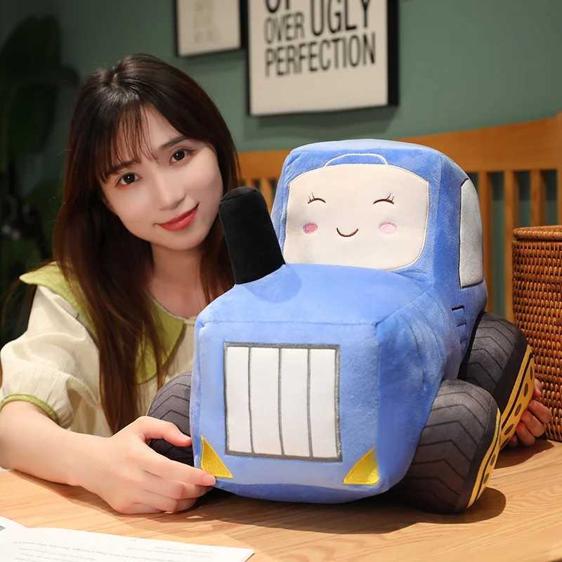 FILME TV PLUSH Toy Kawaii Trator Peluche Toys Lovely Simulation Car Plush Pluxh Dolls recheados Pillow de cartoon macio 240407