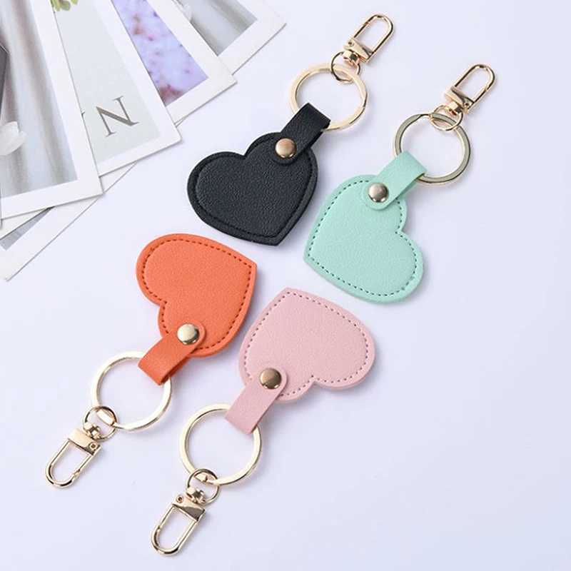 Keychains Lonyards en cuir coeur en forme de clé de trèfle en forme de chariot pour femmes pour femmes clés de la maison de charme pack pendentif cadeau Q240404