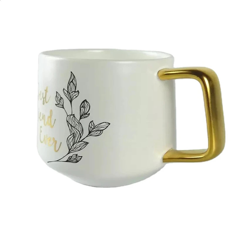 Elegante tazza di caffè in ceramica con manico dorato 240407